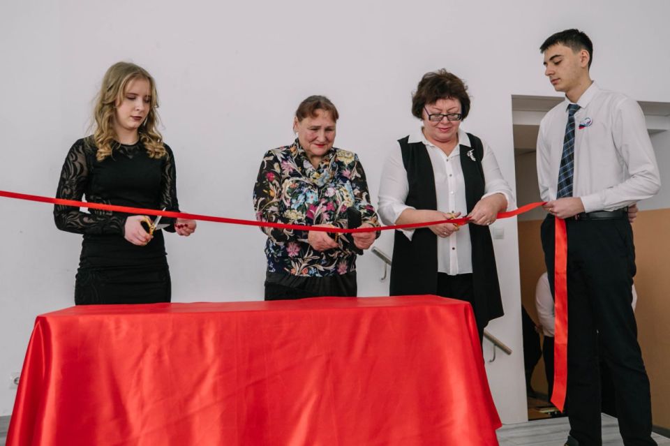 Антон Кольцов: В преддверии Дня защитника Отечества в средней школе №47 открыли Парту Героя