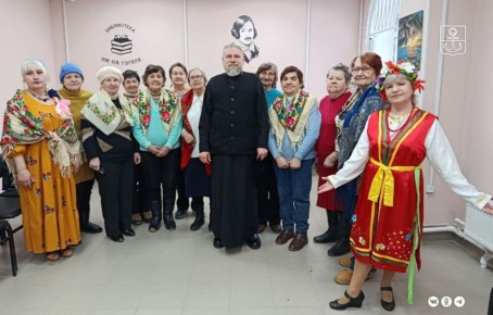 Мариупольцам «серебряного возраста» организовали встречу Масленицы