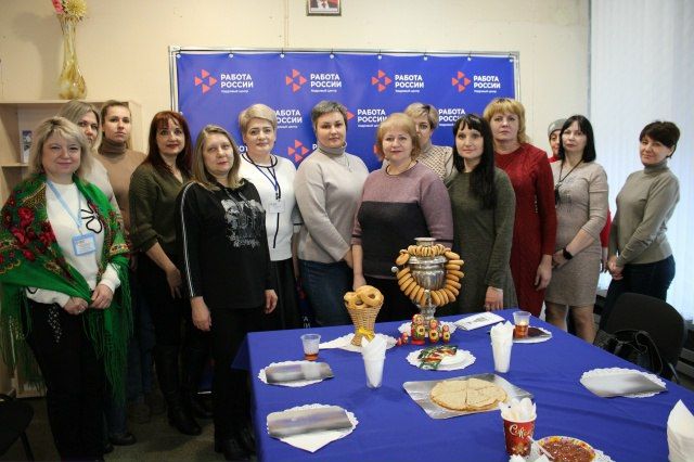 Встречали весну широко: в женском клубе Мариуполя отметили Масленицу