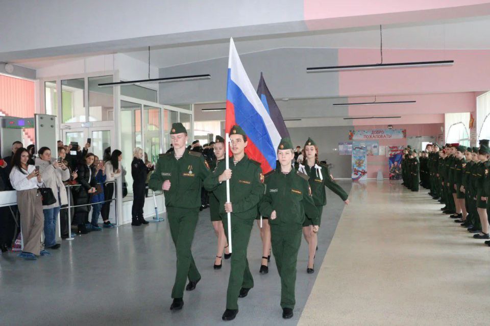 "Служу России!": Церемония посвящения в гвардейцы прошла в школе №26