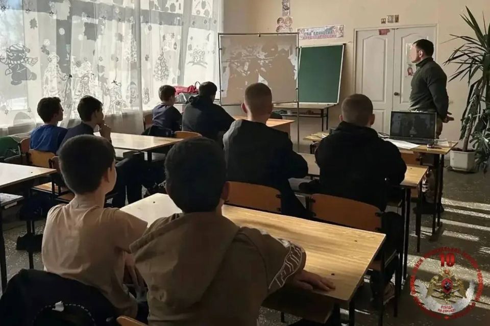 Росгвардейцы продолжают цикл патриотических мероприятий для юных жителей новых регионов в преддверии юбилея ведомства