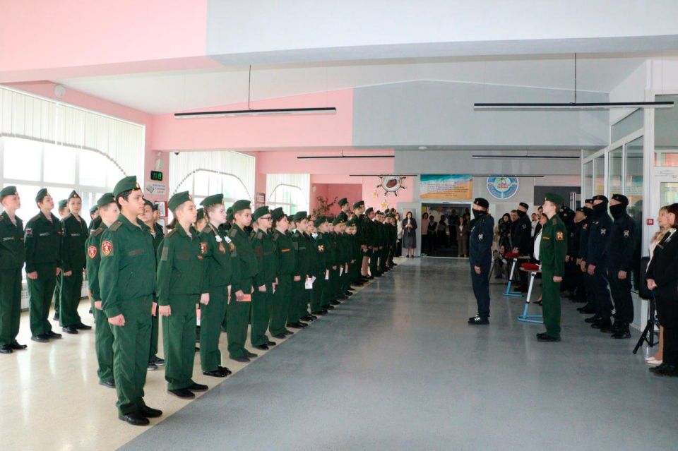 Спецназ Росгвардии организовал церемонию принятия присяги кадетами в ДНР