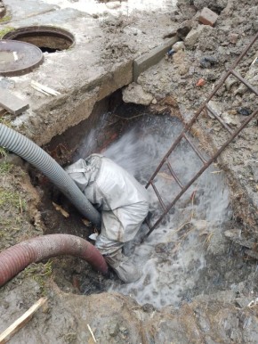 8 аварийных бригад из Санкт-Петербурга продолжают работать на сетях водоснабжения, водоотведения и теплоснабжения в Мариуполе