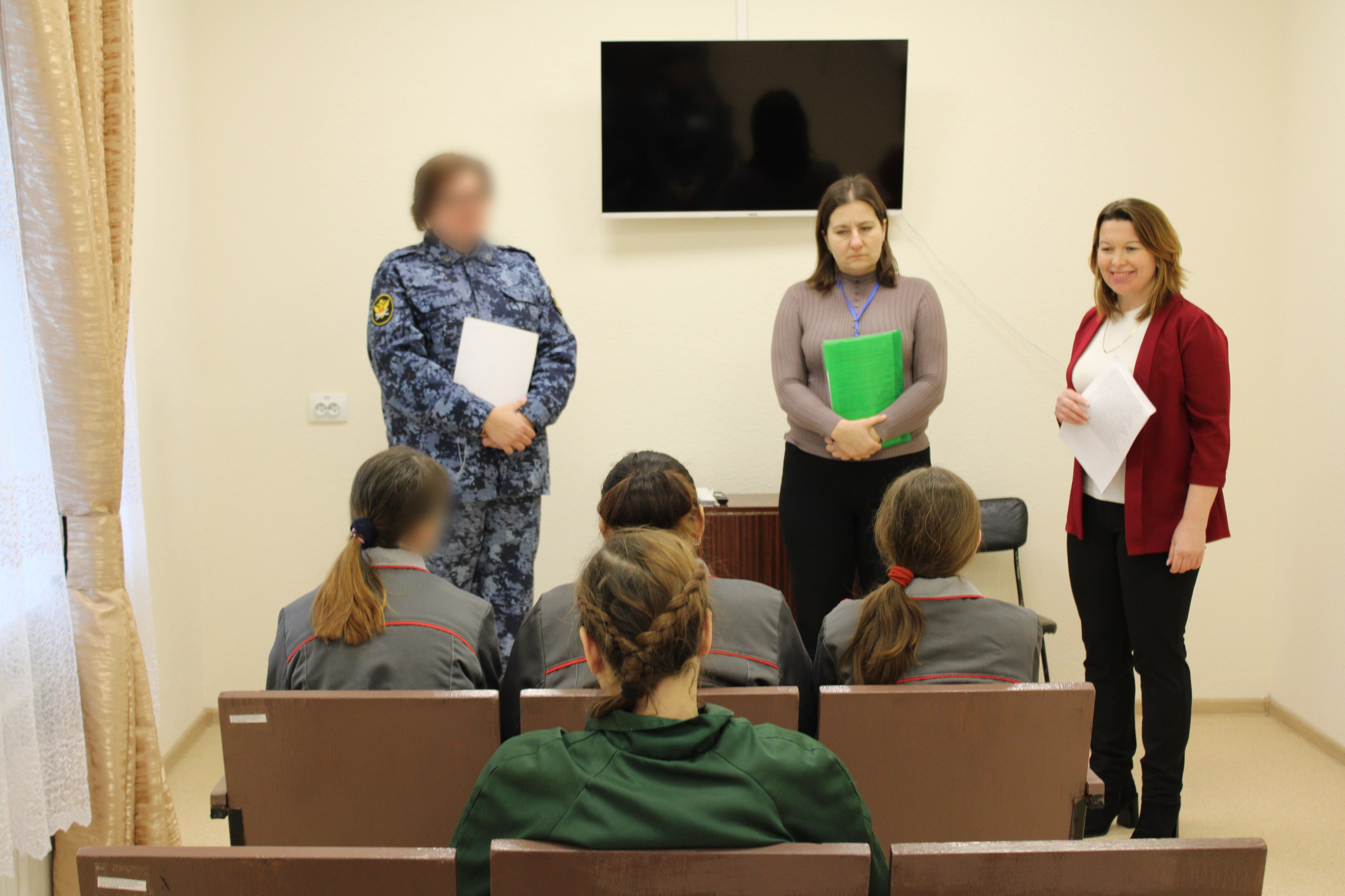 Специалисты центра занятости и отделения социальной защиты населения проконсультировали осужденных ИК-13