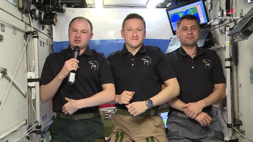 Космонавты передают поздравление с Международным женским днём с борта МКС