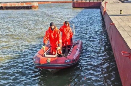 В Мариуполе водолазы МЧС обнаружили тело утонувшего мужчины
