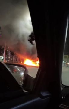 В Мариуполе вчера вечером произошло серьёзное ДТП с возгоранием автомобиля