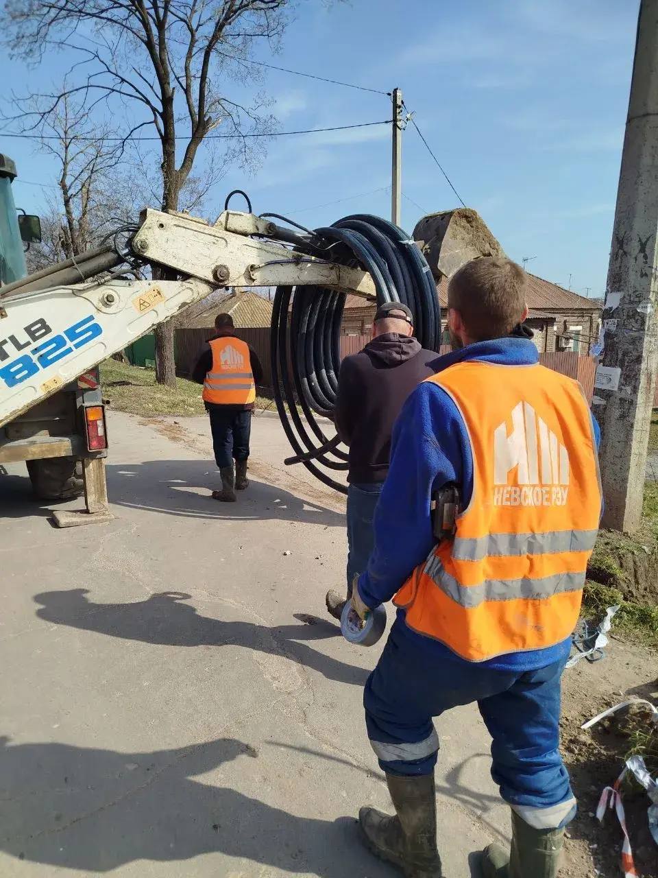 Аварийные бригады из Санкт-Петербурга продолжают свою важную работу в Мариуполе, обеспечивая бесперебойное функционирование городских коммунальных сетей