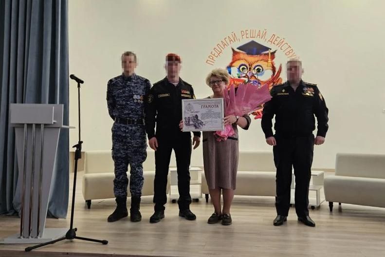 В Донецке начальник Главного управления Росгвардии провел урок мужества в местном лицее ДНР