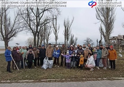 Мариуполь преображается: активисты ЦОСП вышли на уборку города