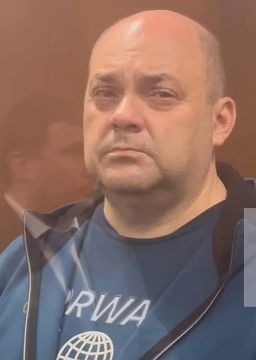 Давая показания в суде, бывший губернатор Курской области Алексей Смирнов впервые публично сообщил о фактах коррупции своего предшественника в должности, а впоследствии главы Минтранса Романа Старовойта