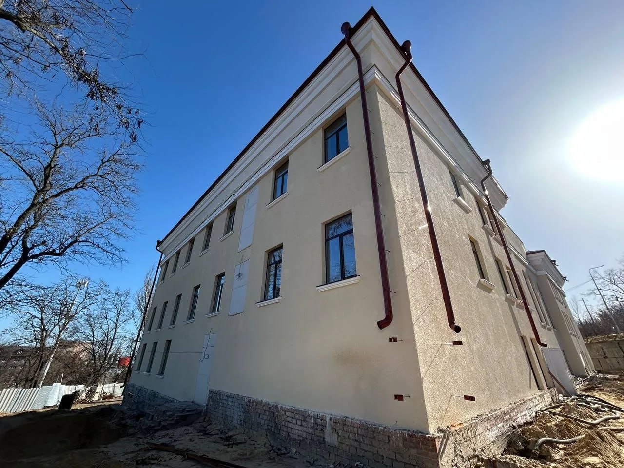 В ДК «Чайка» строители приступили к монтажу сантехнических коммуникаций