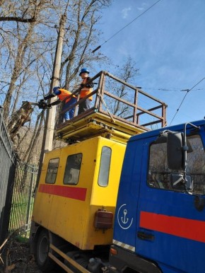 Мариупольтранс: Специалистами службы энергохозяйства ГУП ДНР "МАРИУПОЛЬТРАНС" ежедневного производится контроль состояния контактной сети и оборудования тяговых подстанций