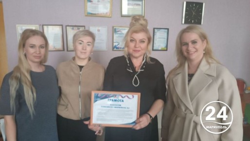 Представители регионального отделения партии «Единая Россия» вручили грамоту коллективу телеканала «Мариуполь 24» за значительный вклад в развитие средств массовой информации и в связи с Днем российской печати