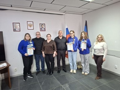 Торжественно вручили благодарности активистам «Молодой Гвардии», прибывшим по обмену опытом из Архангельской области