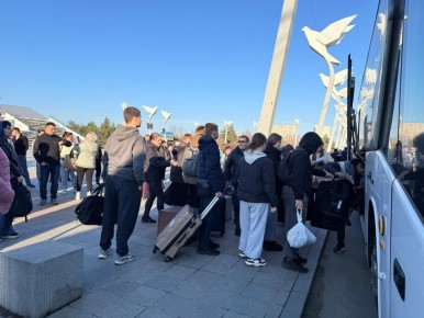 Школьники из Мариуполя отправились в Петербург на весенние каникулы