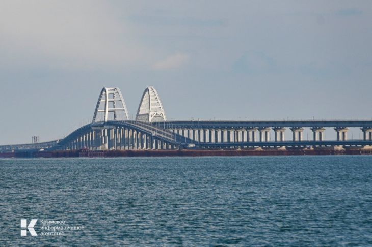Туристам разрешили перевозить через Крымский мост не более 100 литров алкоголя