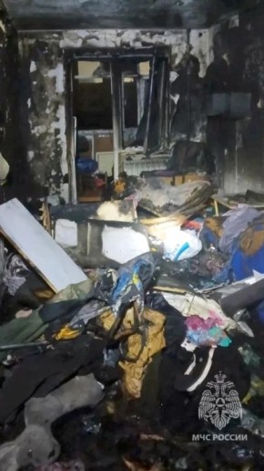 Пожар в многоэтажке Мариуполя: огнеборцы не дали огню перекинуться на соседние квартиры