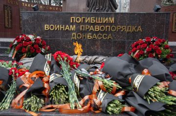 В годовщину основания: в Донецке бойцы ОБТФ «Каскад» почтили память погибших коллег