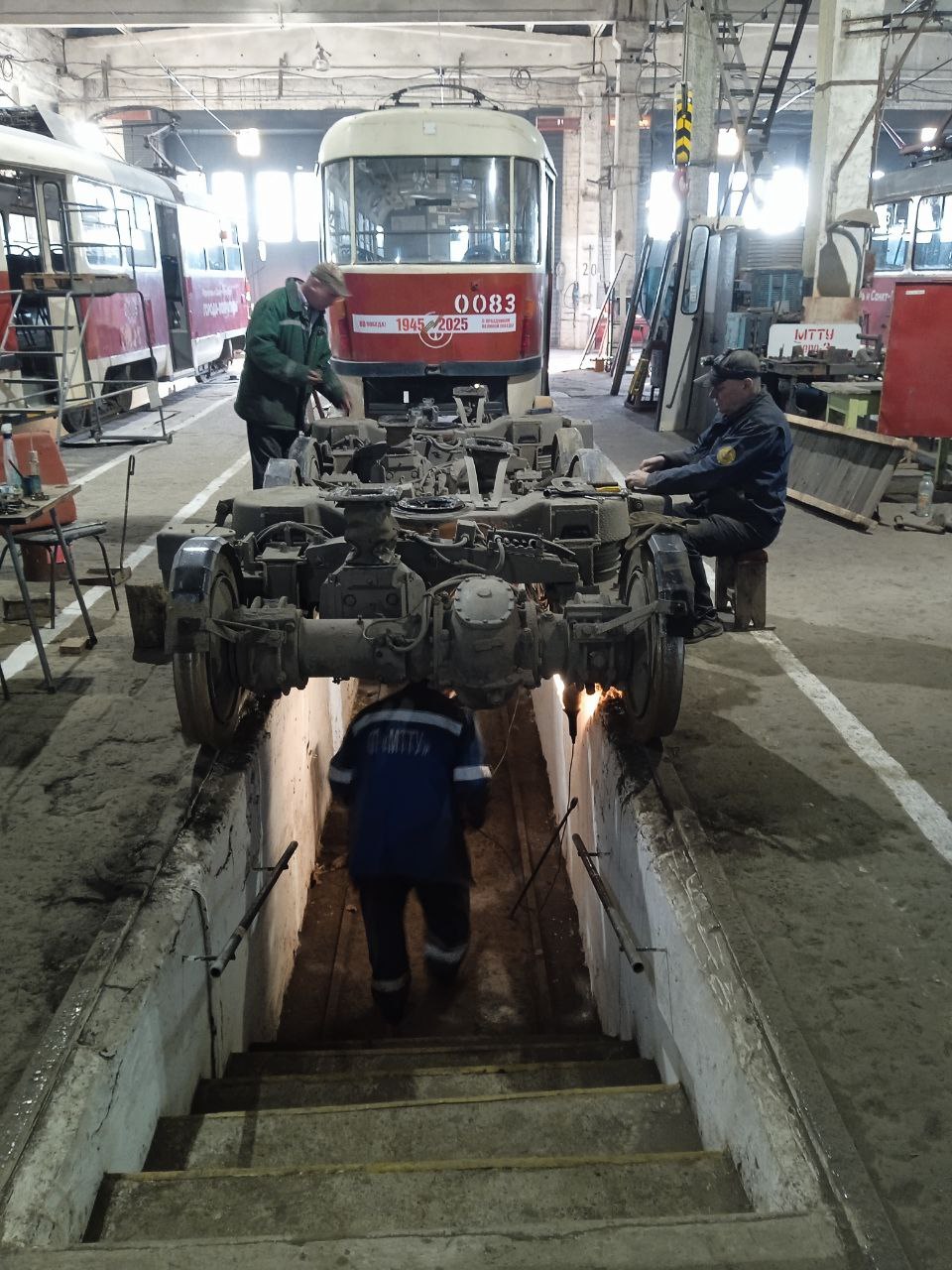Мариупольтранс: Ежедневно специалисты трамвайного депо ГУП ДНР «МАРИУПОЛЬТРАНС» проводят технический осмотр и выпуск на линию трамваев