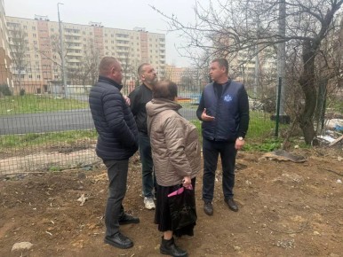 Замгендиректора Единого регионального фонда по управлению МКД ДНР Евгений Дротиков встретился с мариупольцами