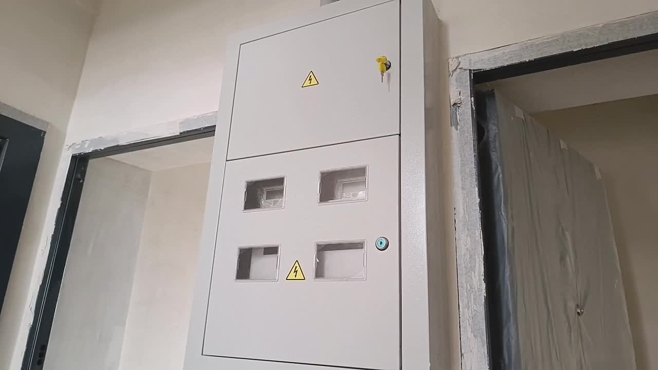 От руин - к новому дому. После боевых действий 2022 года дом на улице Азовстальской в Мариуполе был разрушен почти на 80% и по результатам технического обследования был признан непригодным для ремонта и восстановления