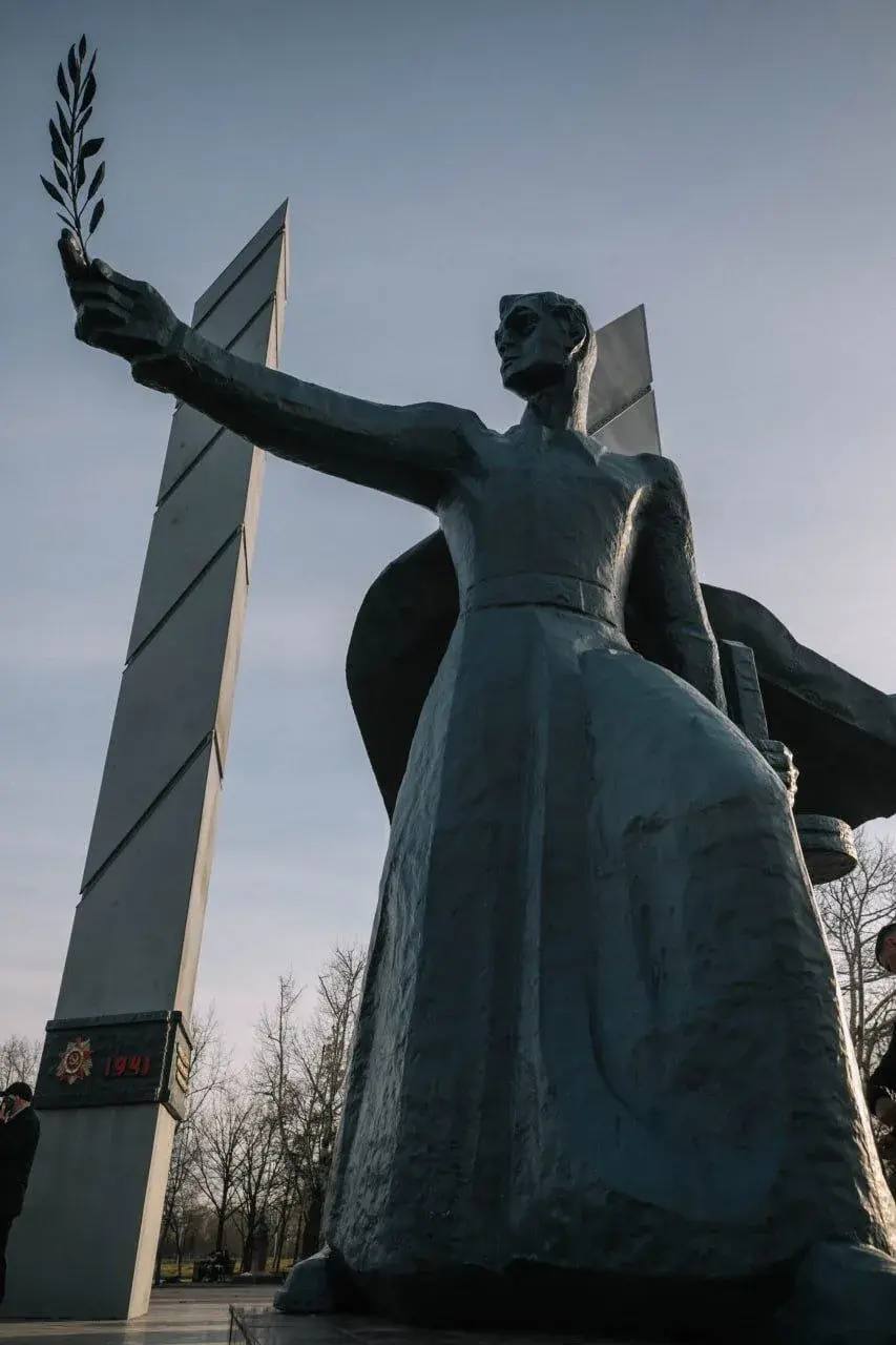 В Мариуполе отреставрируют памятник пионеру-герою Анатолию Балабухе