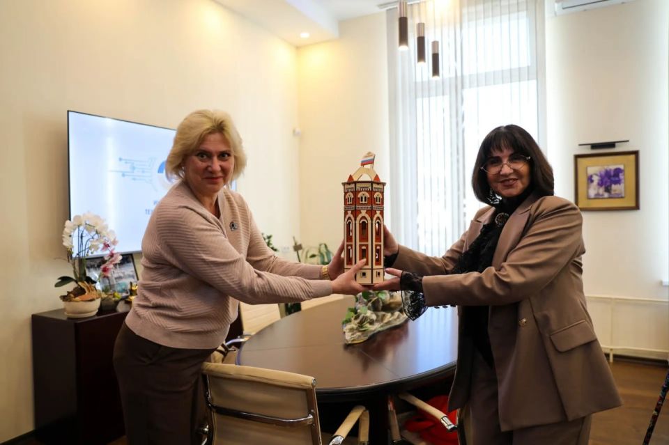 Директора школ Мариуполя и Санкт-Петербурга обменялись опытом в области инженерного образования