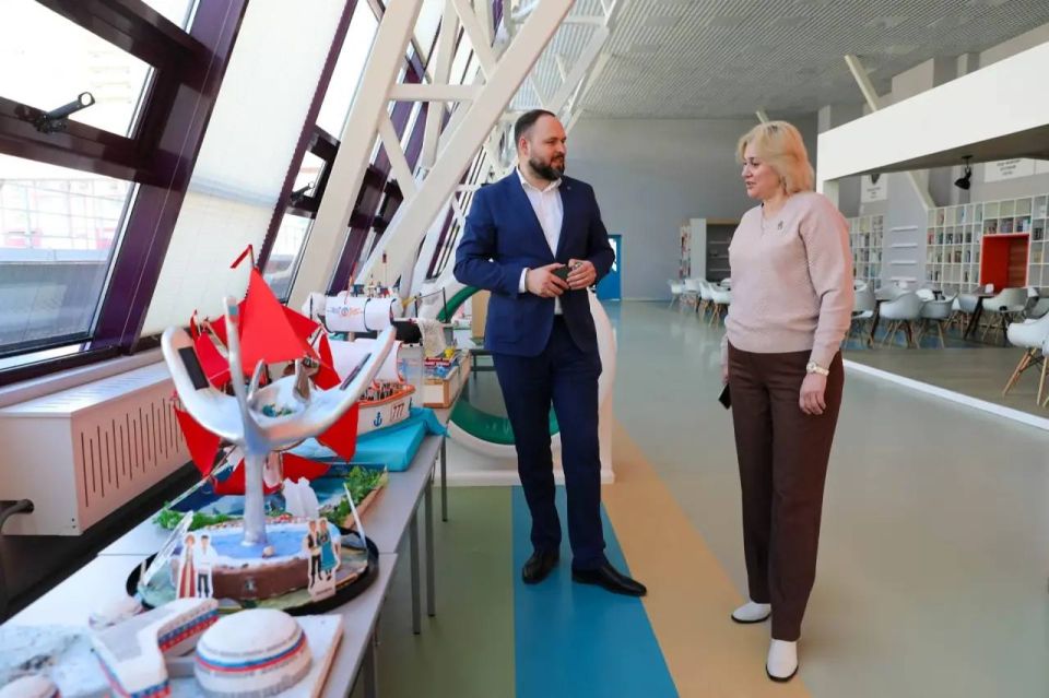 Делегация из Мариуполя посетила петербургскую ИТШ №777