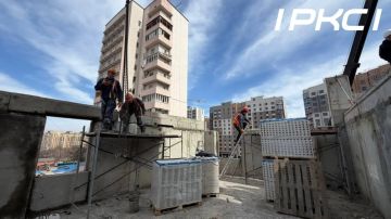 Строители из Ленинградской области продолжают восстановление еще одного многоквартирного дома на проспекте Металлургов в Мариуполе