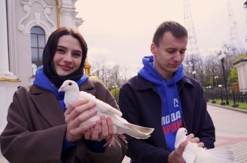 Молодежь региона выпустила в небо 50 белых голубей в честь Благовещения