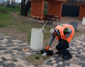 Коммунальщики продолжают благоустройство территорий общего пользования