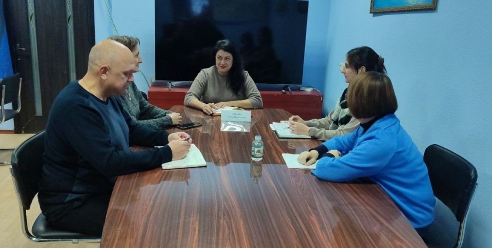 В Управе Приморского внутригородского района города Мариуполь состоялась рабочая встреча сотрудников под руководством и.о. руководителя Управы Елены Пантелеевны Голяка