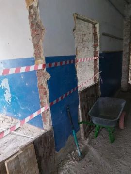 Петербургские строители приводят в порядок здание ГИМС МЧС в Мариуполе