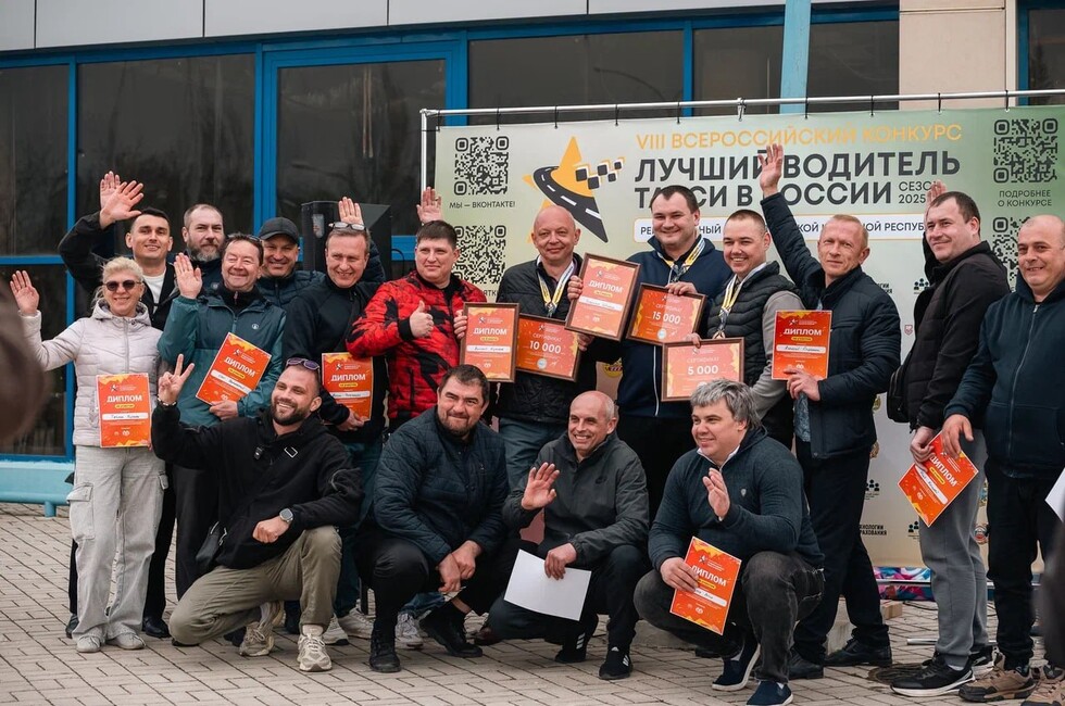 Пять стаканов воды на крыше. В Мариуполе выбирали лучшего водителя такси