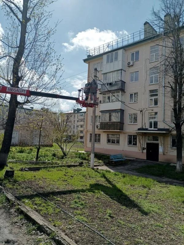 В Жовтневом районе энергетики устранили короткие замыкания в сетях