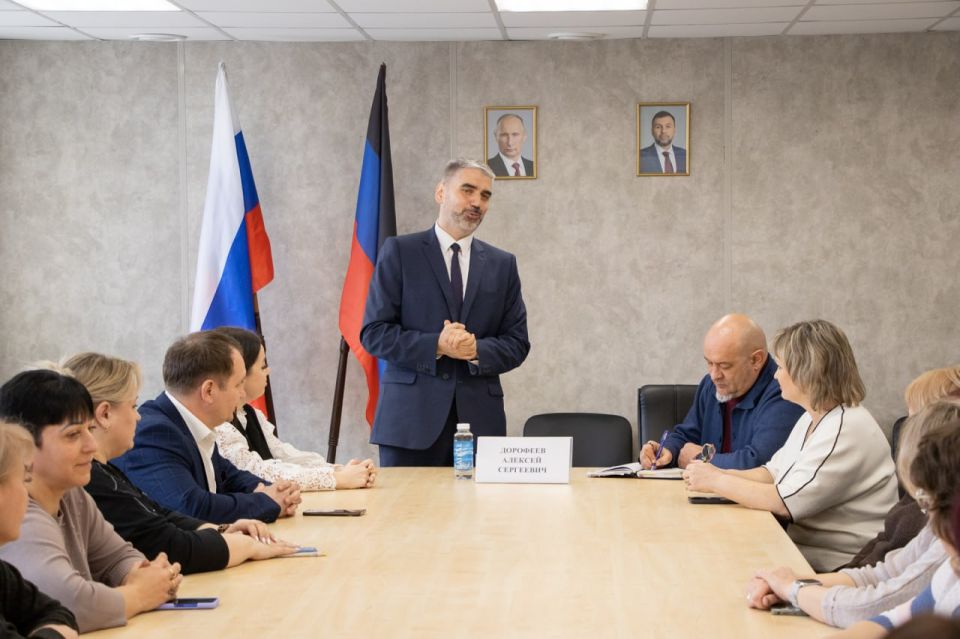 Алексей Дорофеев: Мариуполь сегодня живет ритмом обычного большого города, но за внешним спокойствием и стройками стоят люди, чьи проблемы не всегда видны из окон кабинетов