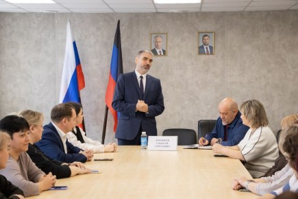 Алексей Дорофеев: Мариуполь сегодня живет ритмом обычного большого города, но за внешним спокойствием и стройками стоят люди, чьи проблемы не всегда видны из окон кабинетов