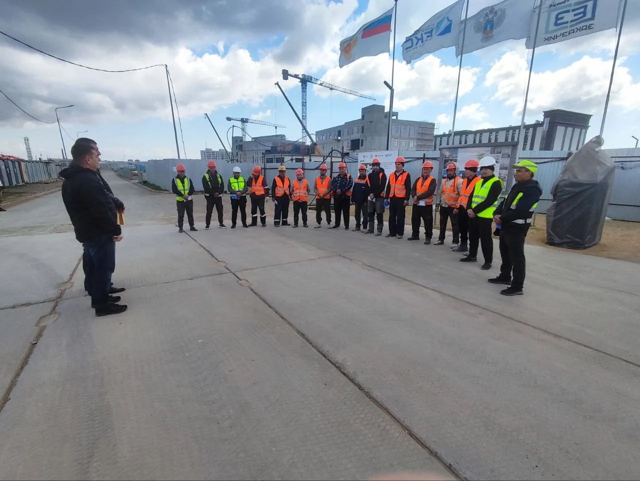 В Мариуполе продолжаются профилактические встречи с трудовыми мигрантами