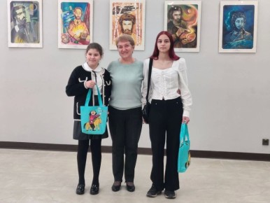 В Краеведческом музее города Мариуполя открылась выставка работ юных художников