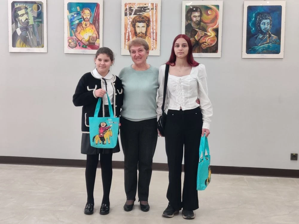 В Краеведческом музее города Мариуполя открылась выставка работ юных художников