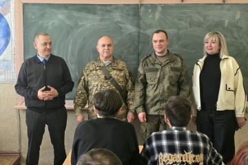 Дмитрий Огилец: Сегодня совместно с представителями Военного следственного Управления Следственного Комитета Российской Федерации по Объединённой группировке войск провёл урок мужества для учеников ГБОУ «Школа № 2 им. Героя...