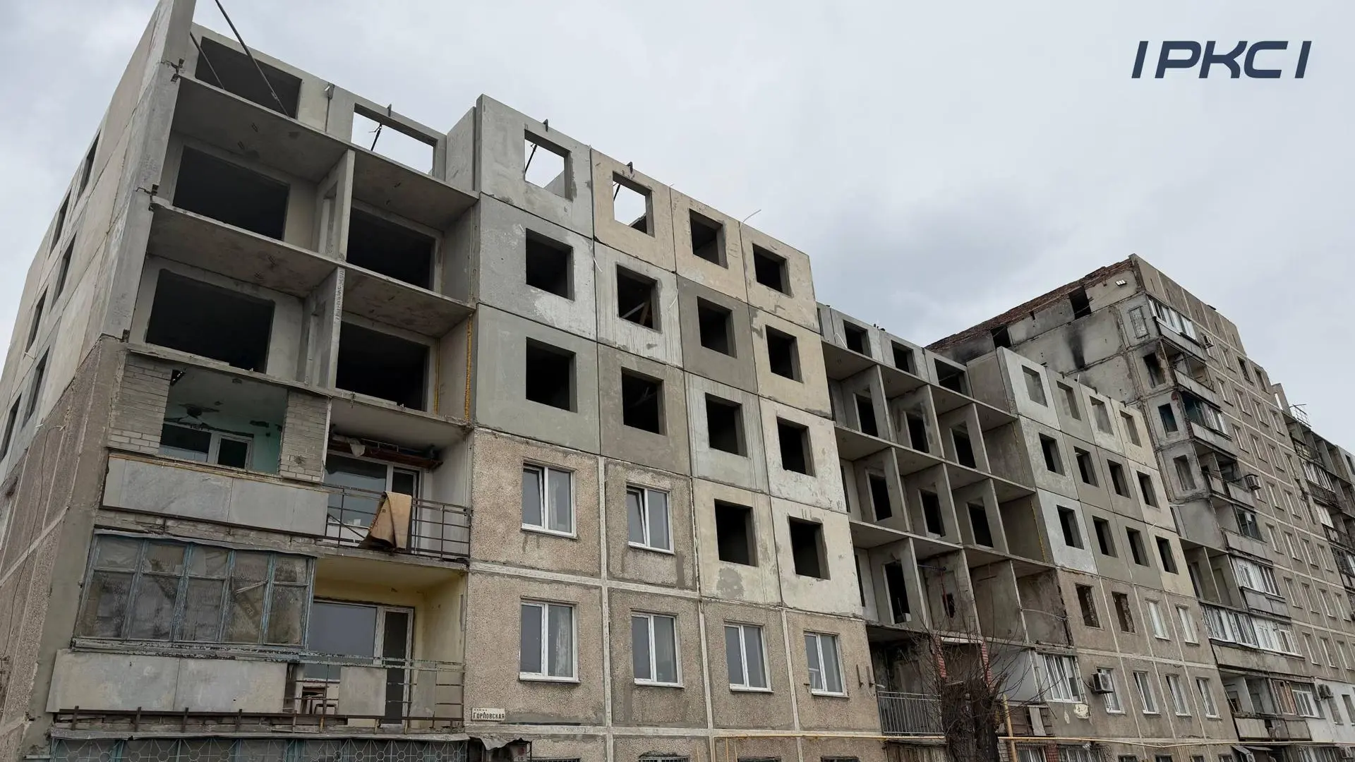 Под руководством ООО «РКС-НР» идет восстановление многоквартирного дома на улице Горловской