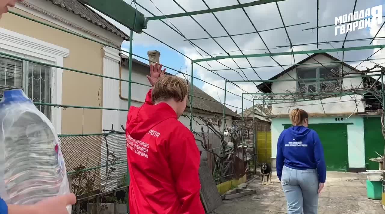 Команда «Молодой Гвардии» оказала адресную помощь нуждающимся жителям Мариуполя