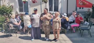 Традиционно мы организовали праздничное мероприятие ко Дню Победы для наших подопечных преклонного возраста
