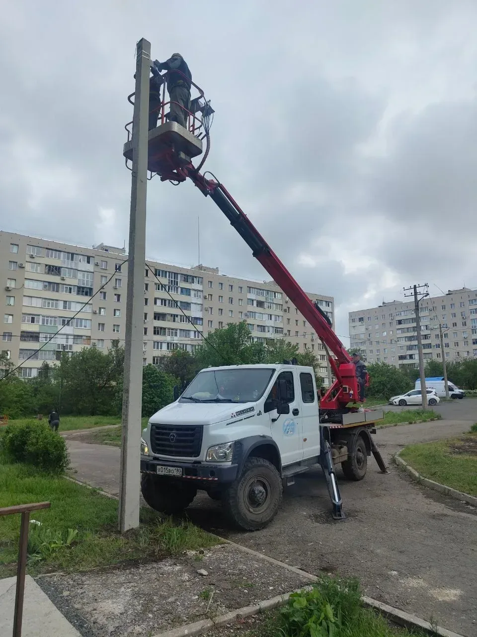 Мариупольские энергетики обновили воздушные линии