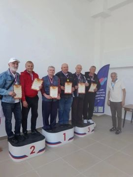 В Мариуполе прошел турнир по домино