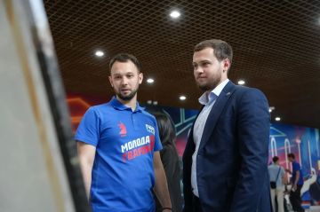 Вице-премьер Кирилл Макаров посетил презентацию игрового проекта «КУИНДЖИ, 93», посвящённого событиям весны 2022 года в Мариуполе