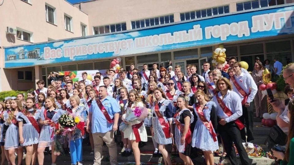 В воссоединённых регионах последний звонок прозвенел для 53,6 тысячи выпускников
