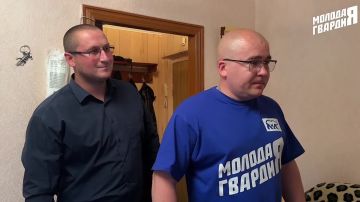 Командой «Молодой Гвардии» совместно с начальником штаба ЮнАрмии г. Мариуполь Вагнером Вадимом поздравили жительницу блокадного Ленинграда Шемякину Галину Дмитриевну с Днём основания Санкт-Петербурга — города мужества, силы...